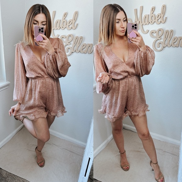 Saints + Secrets Long balloon sleeve leopard print blush romper size medium - Picture 10 of 10